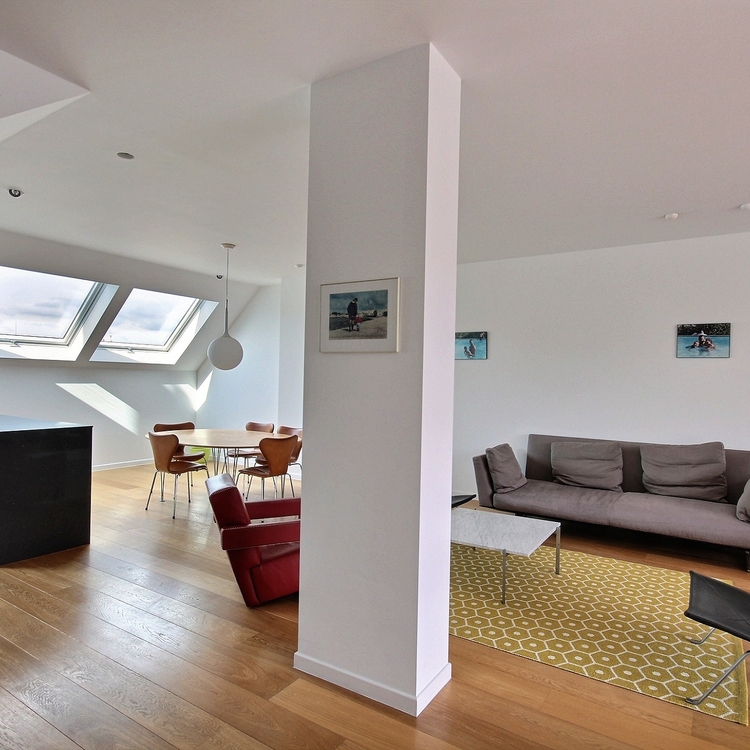 Rue aux Laines: Bright design penthouse with south terrace