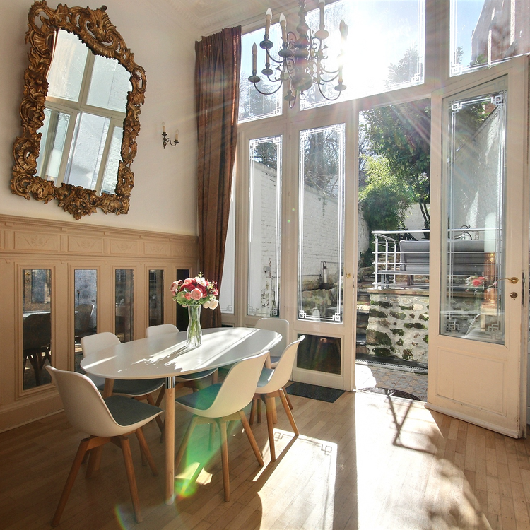 Upper St. Gilles : Splendid furnished 2-beds apartment with garden