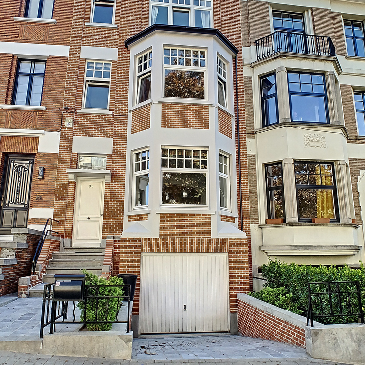 Visite virtuelle et vidéo disponible : UCCLE- Ravissante maison 6-chambres avec jardin