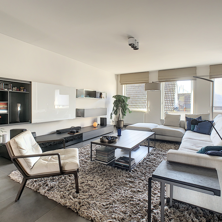 Visite virtuelle & vidéo – Proche Sablon : Luxueux penthouse 3-ch de tout confort