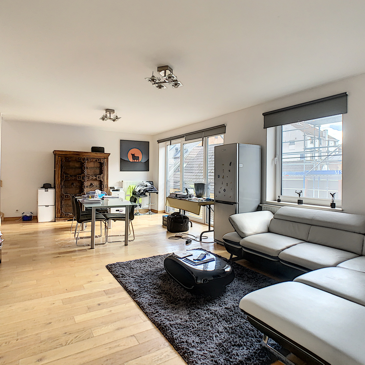 Close to Sablon : Bright 3-beds penthouse with south terrace