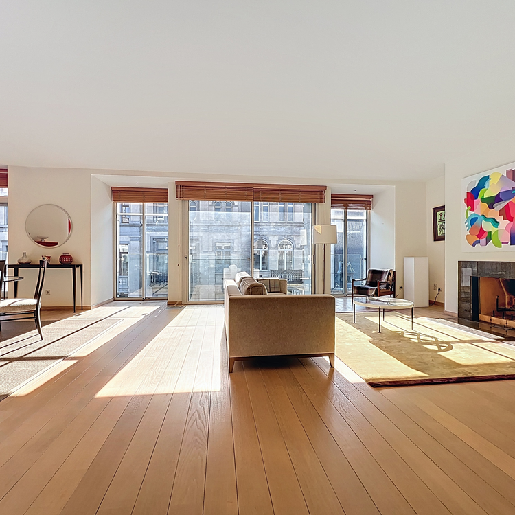 Rue aux Laines: Prestigious last floor 2-beds, potential 3-beds apartment