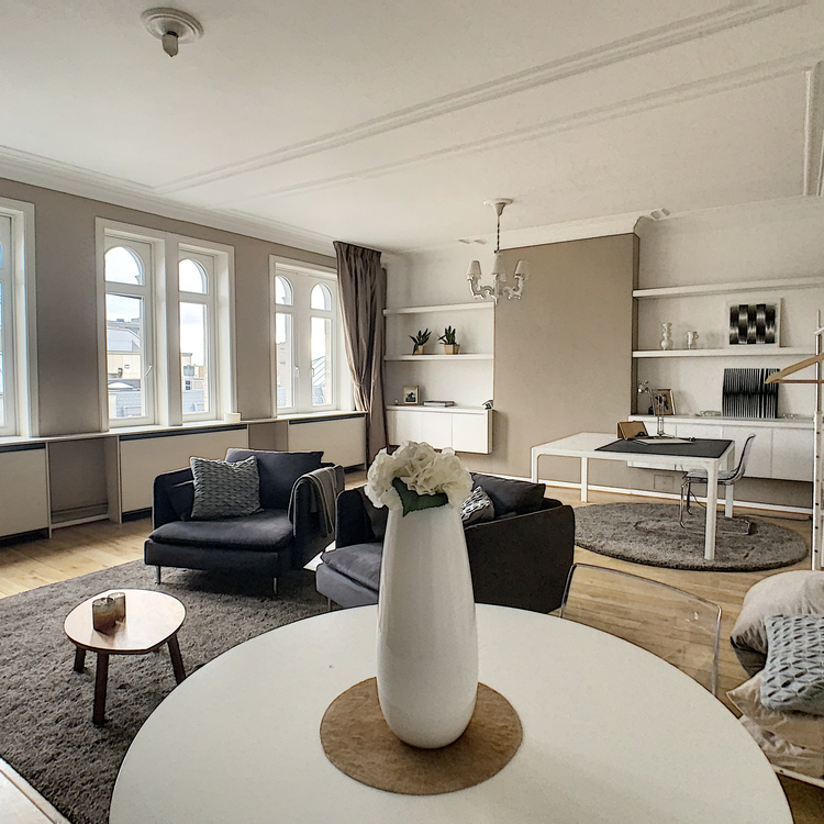 Rue aux Laines : Lumineux Duplex penthouse avec terrasse