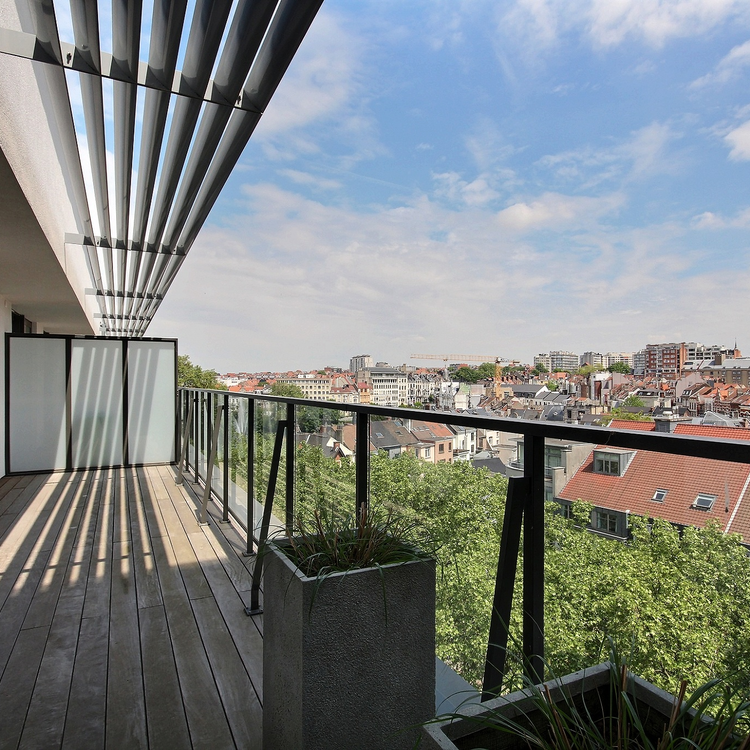 Luxurious 3-bed penthouse in first occupancy 