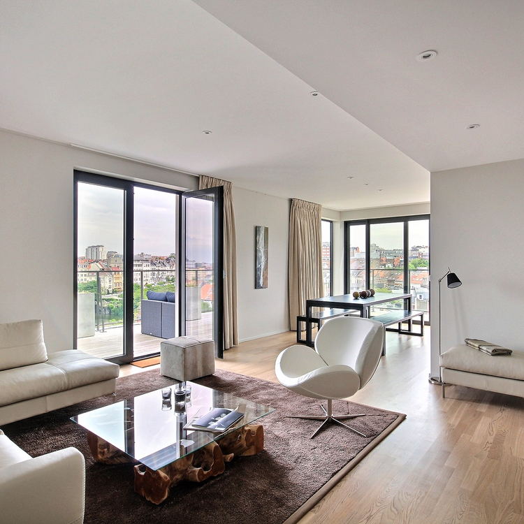 Vidéo disponible ! European quarters: Luxurious furnished 3-bed penthouse with 80m2- terrace