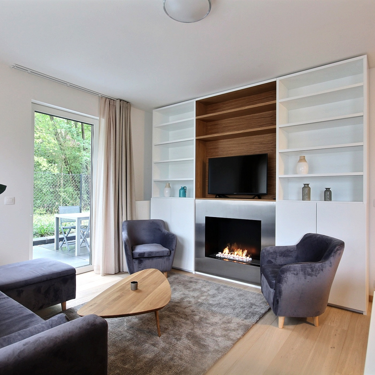 Woluwe St. Lambert: Luxurious modern furnished apartment with terrace